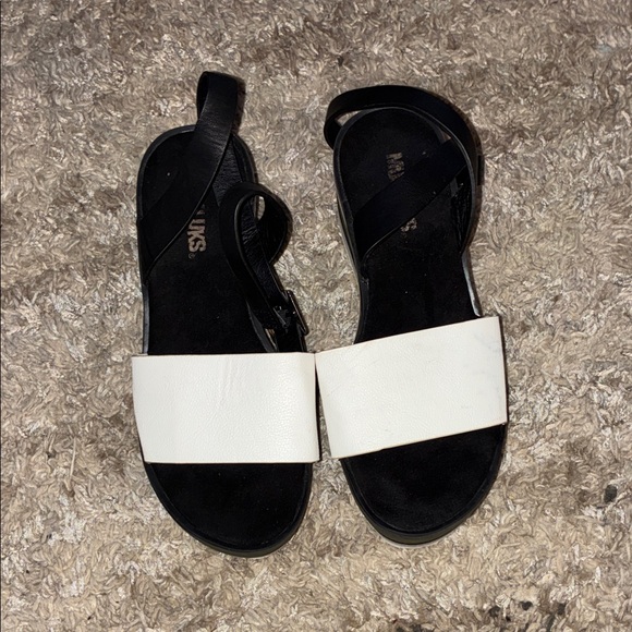 Muk Luks Black and White Platform Sandals - Picture 2 of 4
